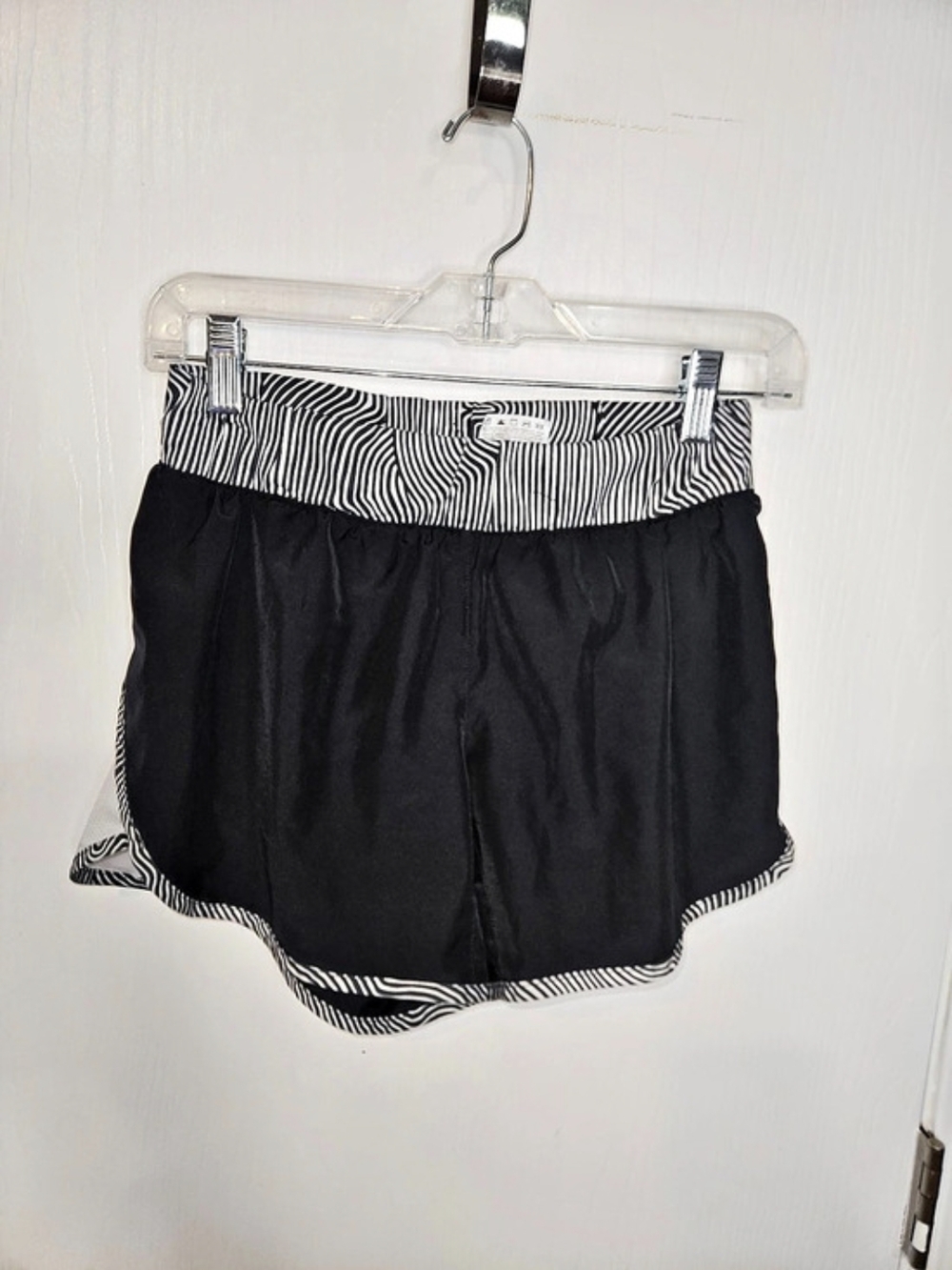 Nike Black & White Athletic Shorts Size XL